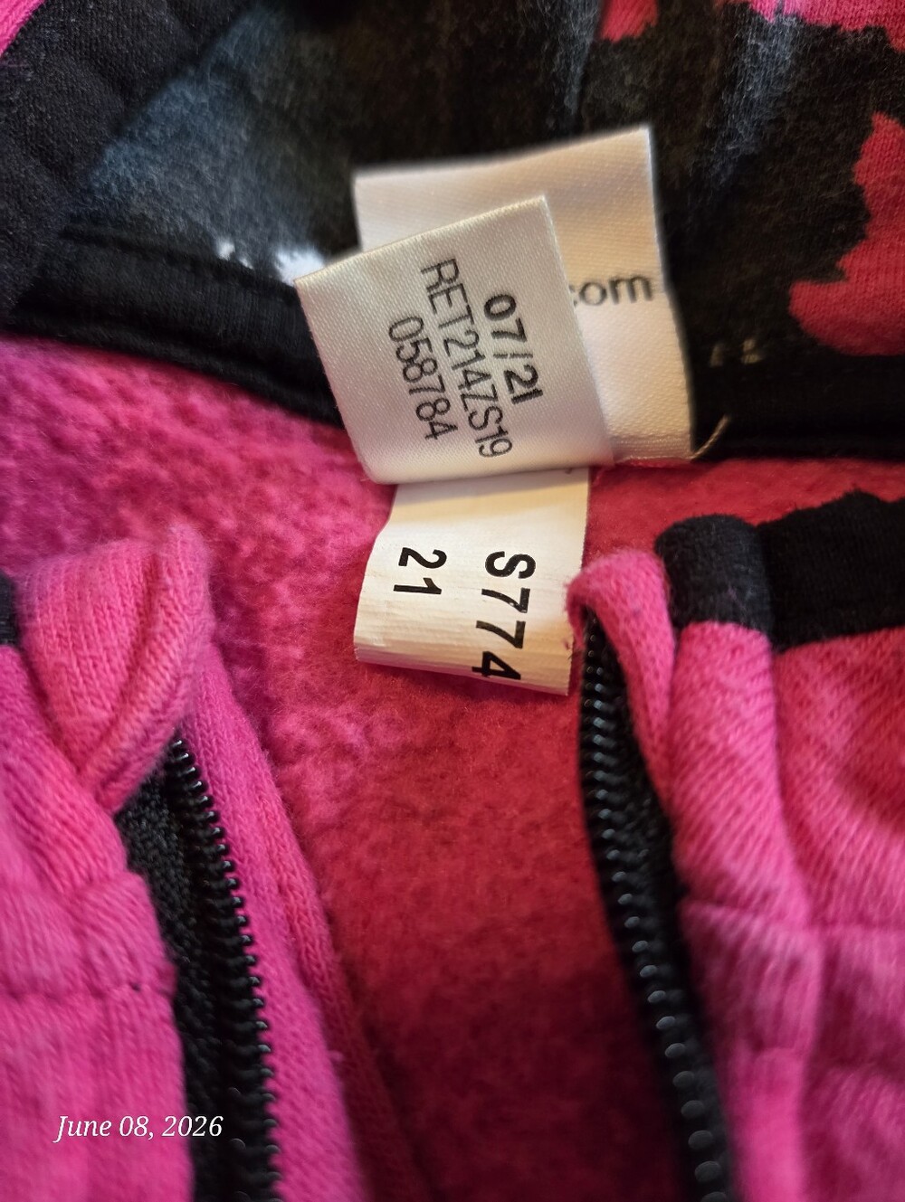 Girls size 4/5 Reebok jacket. - Picture 4 of 5